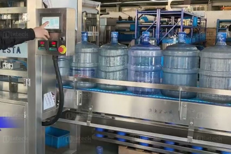 day chuyen van chuyen nuoc dong chai binh tinh khiet