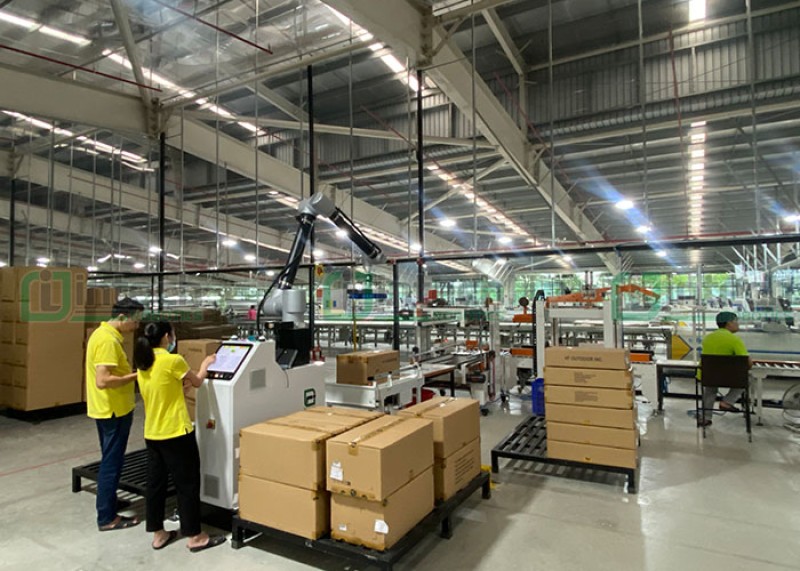 tram robot intech giai phong suc lao dong cho nha may may